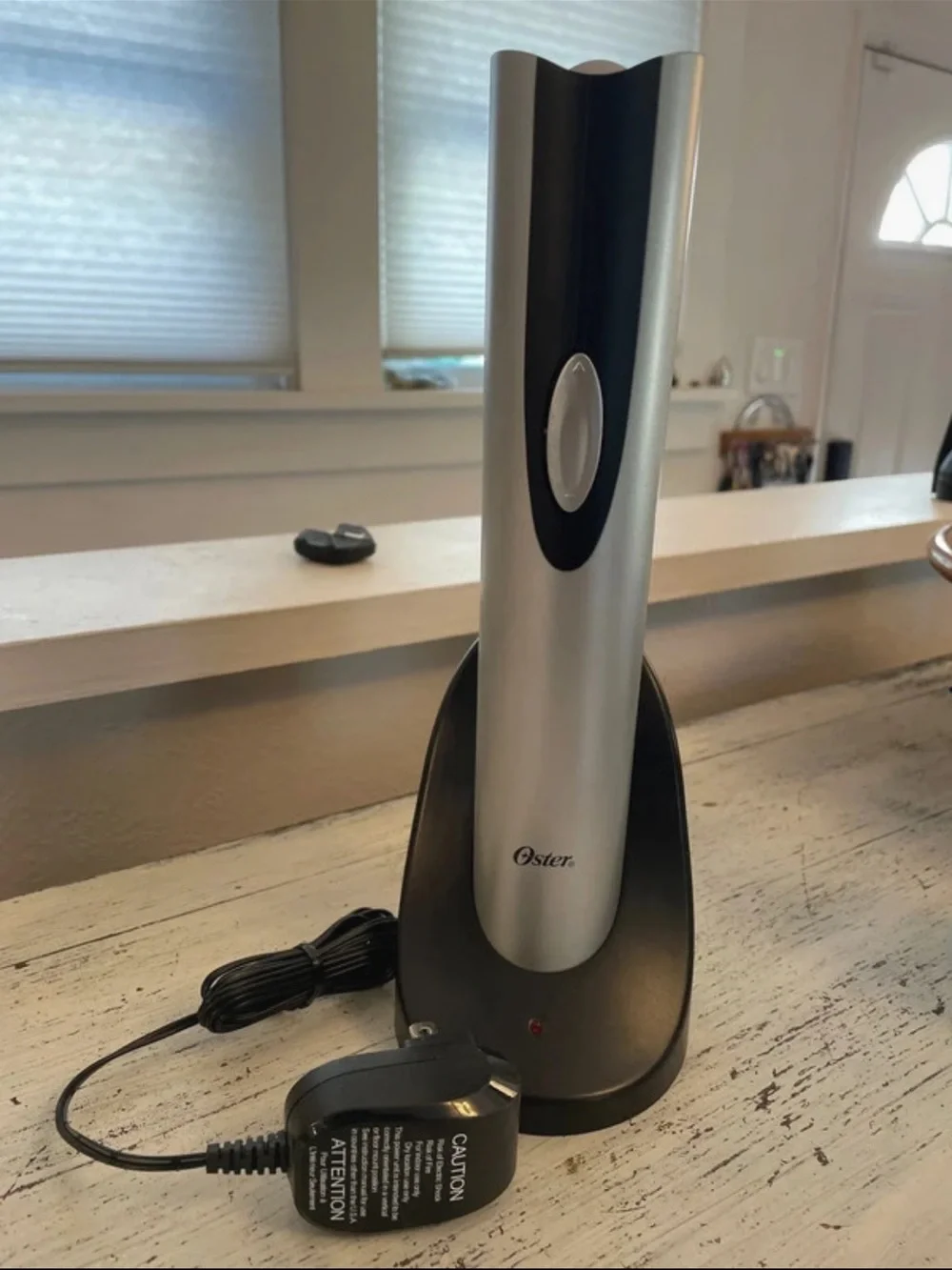 Oster cordless wine bottle opener with charging base